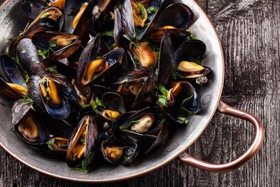 picture of mussles in a pan