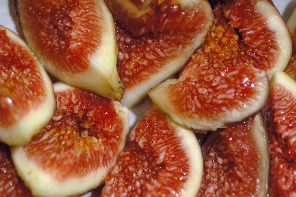 Photo of figs illustrating the Dog Eat Guide food safety article